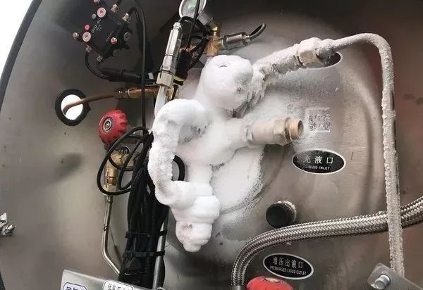二氧化碳气瓶结霜图片