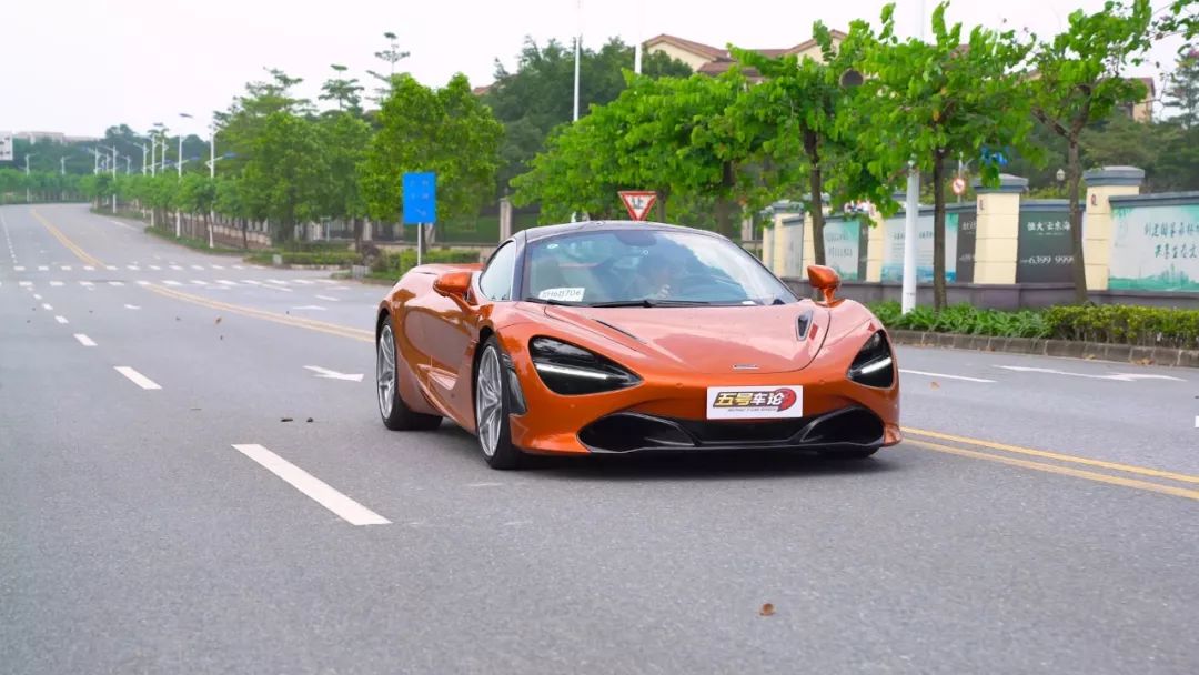 0至200加速不到8秒试驾迈凯伦720s