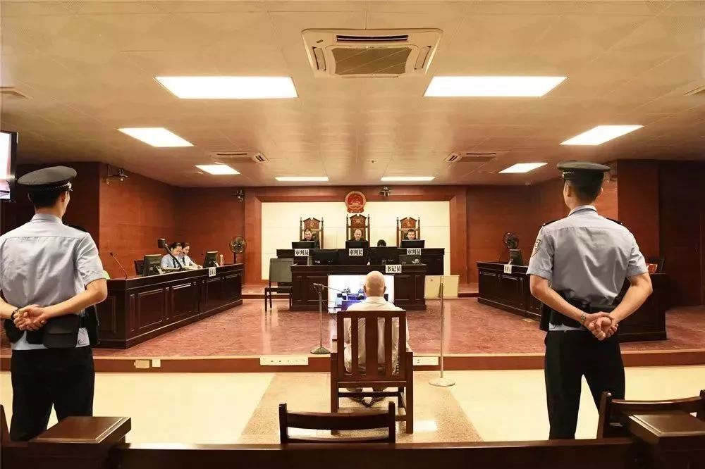 经审理查明2017年8月9日21时20分许,被告人吴惠忠酒后驾驶小轿车行驶