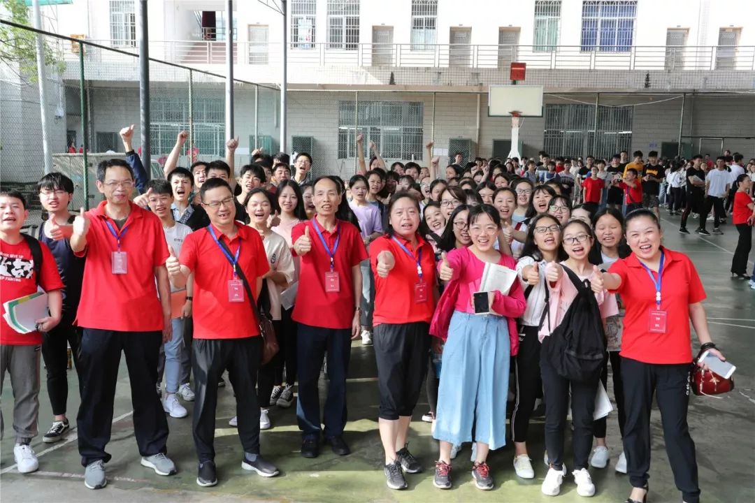 汝城2019年高考顺利结束汝城人一起看看考场内外动人瞬间