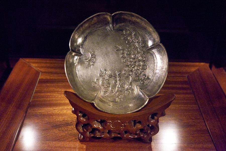 宋代金银器中的上品佳作梅花纹银盘梅花纹银盏