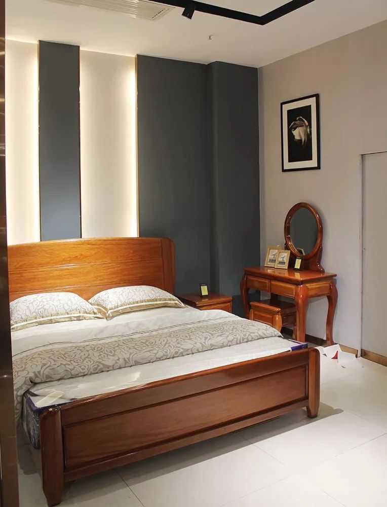 热烈祝贺雨淋山家具海田精品馆店隆重开业!