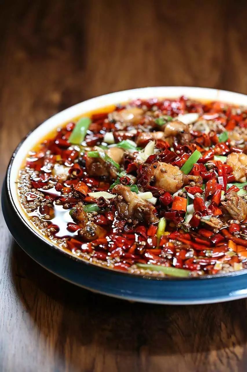 从烤串到铁板烧从热菜到凉菜这家店似乎不放过任何一种形式来表达对