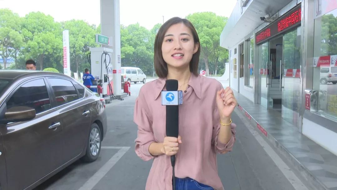 海门市融媒体中心记者 何晶晶:现在我是在中石化的加油站,那么据我们