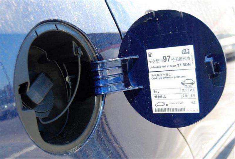 车辆油箱盖上对于使用汽油标号写着92/95,那是不是都能加?