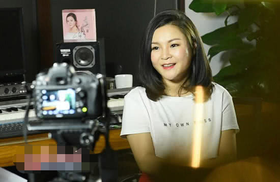 因长的丑蒙面上节目,遭那英拒绝,如今高攀不起,杨幂点名让她唱_董贞