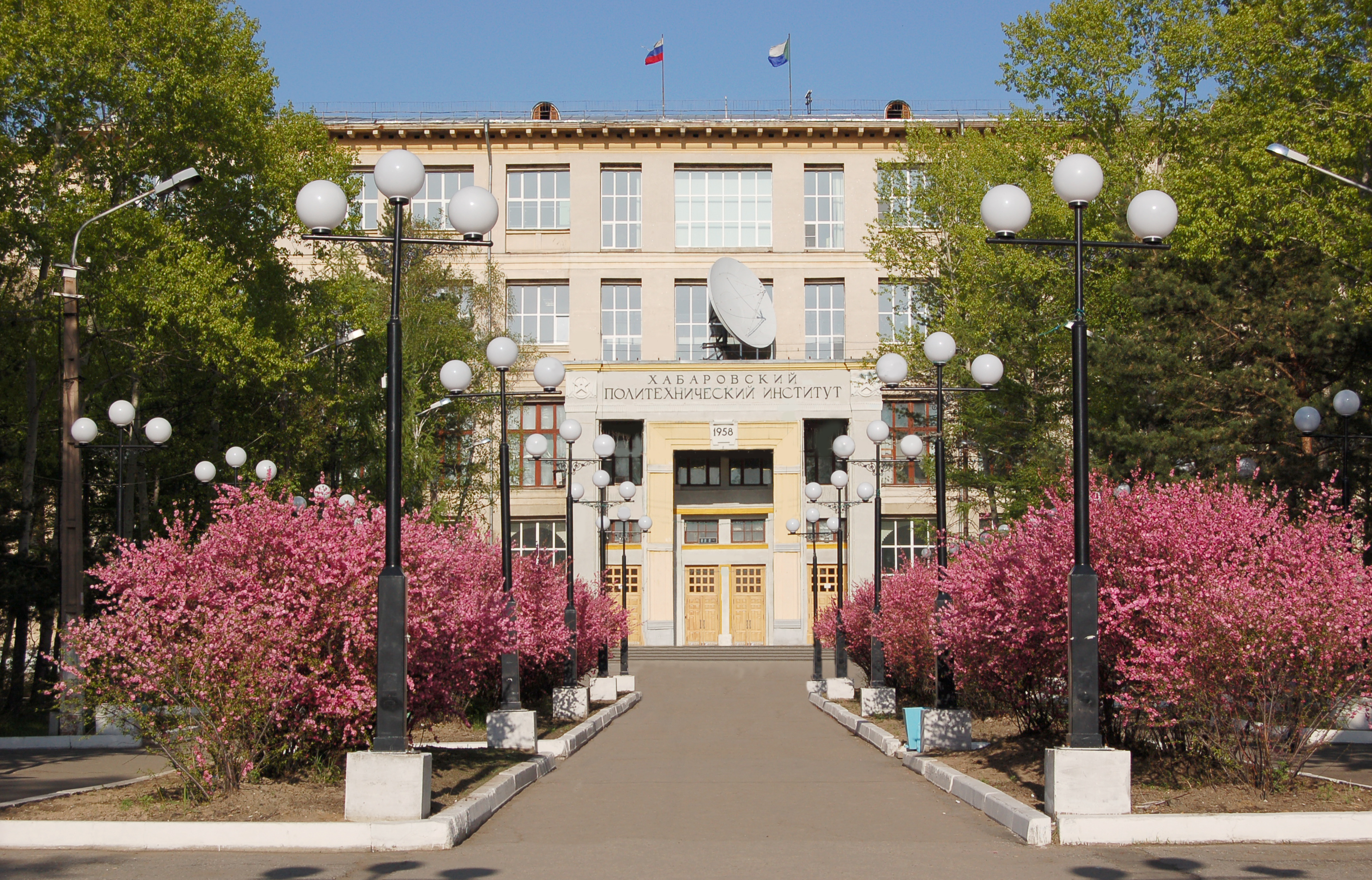 太平洋国立大学以 经济学管理学为核心,服务类见长,经,文,法,艺多科