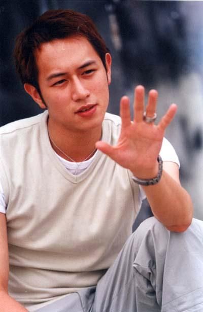 当年是tvb当红小生,40岁已想立遗嘱,曾被盛传暗恋吴卓羲_陈键锋