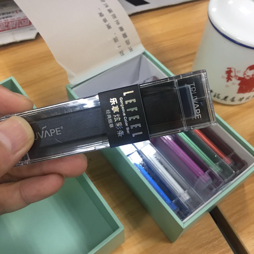 开箱测评:送给老爸的父亲节礼物,一次性小烟特唯普炫彩条_笔者