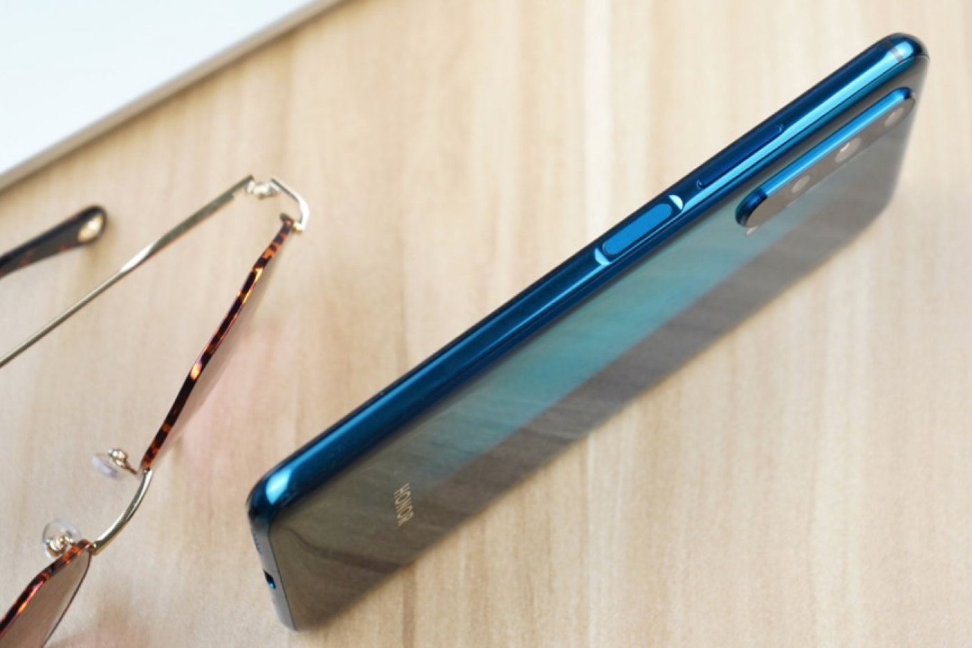 拍照机皇荣耀20 pro评测:全焦段ai四摄幕后还有黑科技_镜头