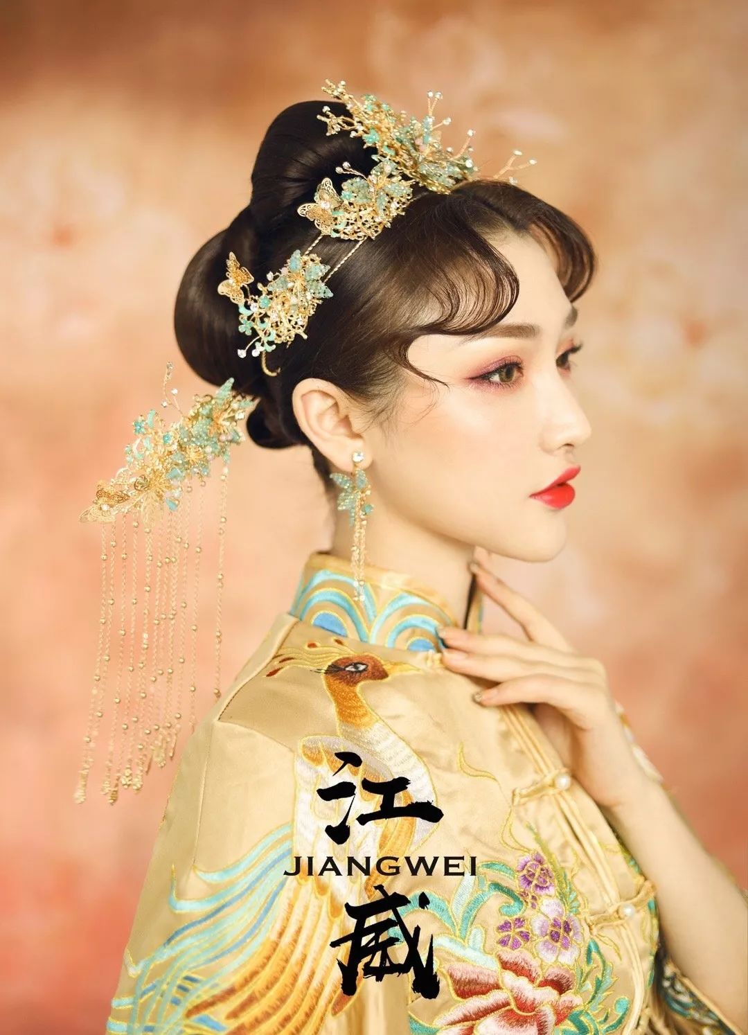 婚礼当天实用的中式新娘发型
