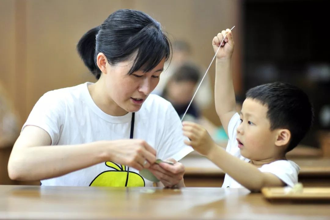 知足最大福慈济健康故事屋亲子共读第二十五期鞋匠变国王