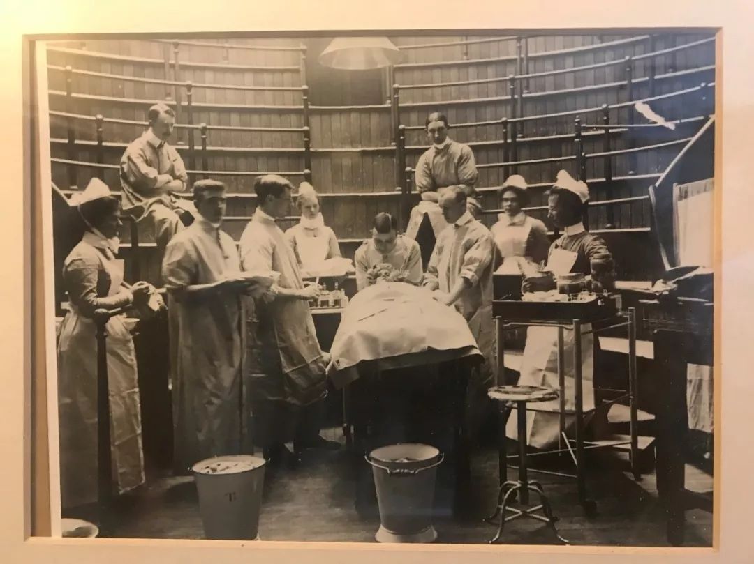 这是欧洲最古老的手术室那时的手术有300死亡率