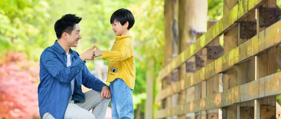 孩子闹情绪不上学父母怎么应对