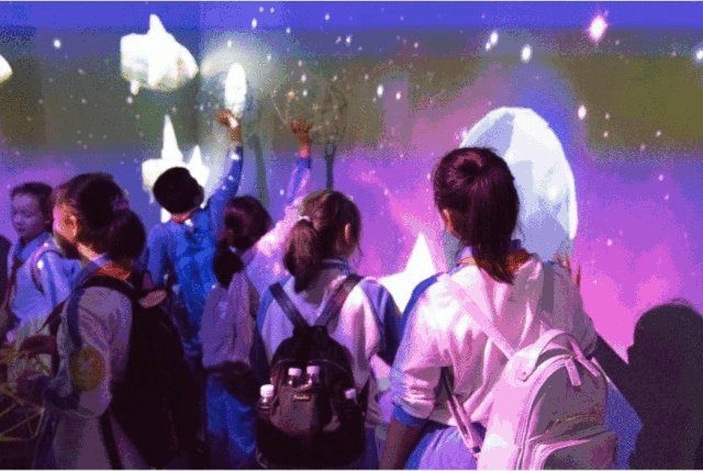 动手验证重力势能与动能转化的过程▲独具创意的连接方式让数学增添