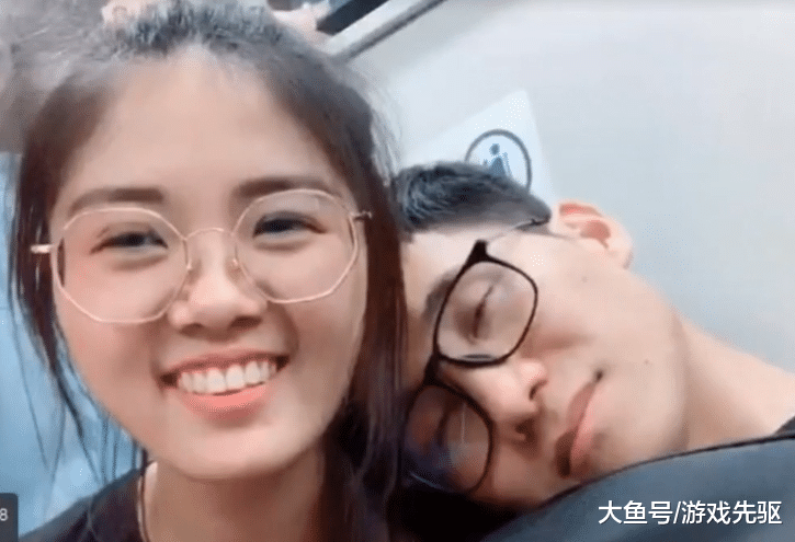 这件事情也是让很多人都很羡慕,因为冰子这个女朋友不但人长得漂亮