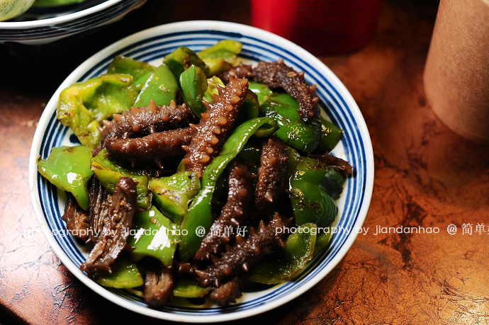 海参不葱烧也好吃用辣椒炒一下清香味美