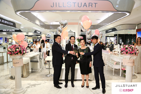 并于9月2日在北京skp举行了中国内地首个专柜的开幕仪式,让我们一起