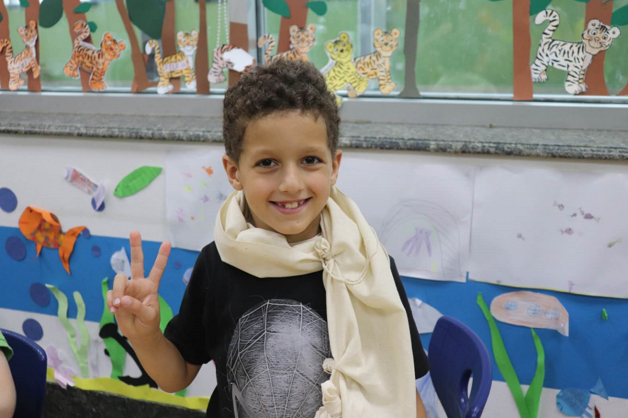 德国小朋友体验扎染技艺感受跨越国界的传统文化