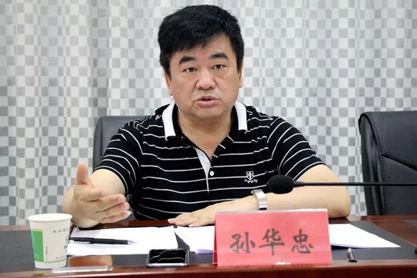 孙华忠率队调研扎佐镇经济社会发展情况