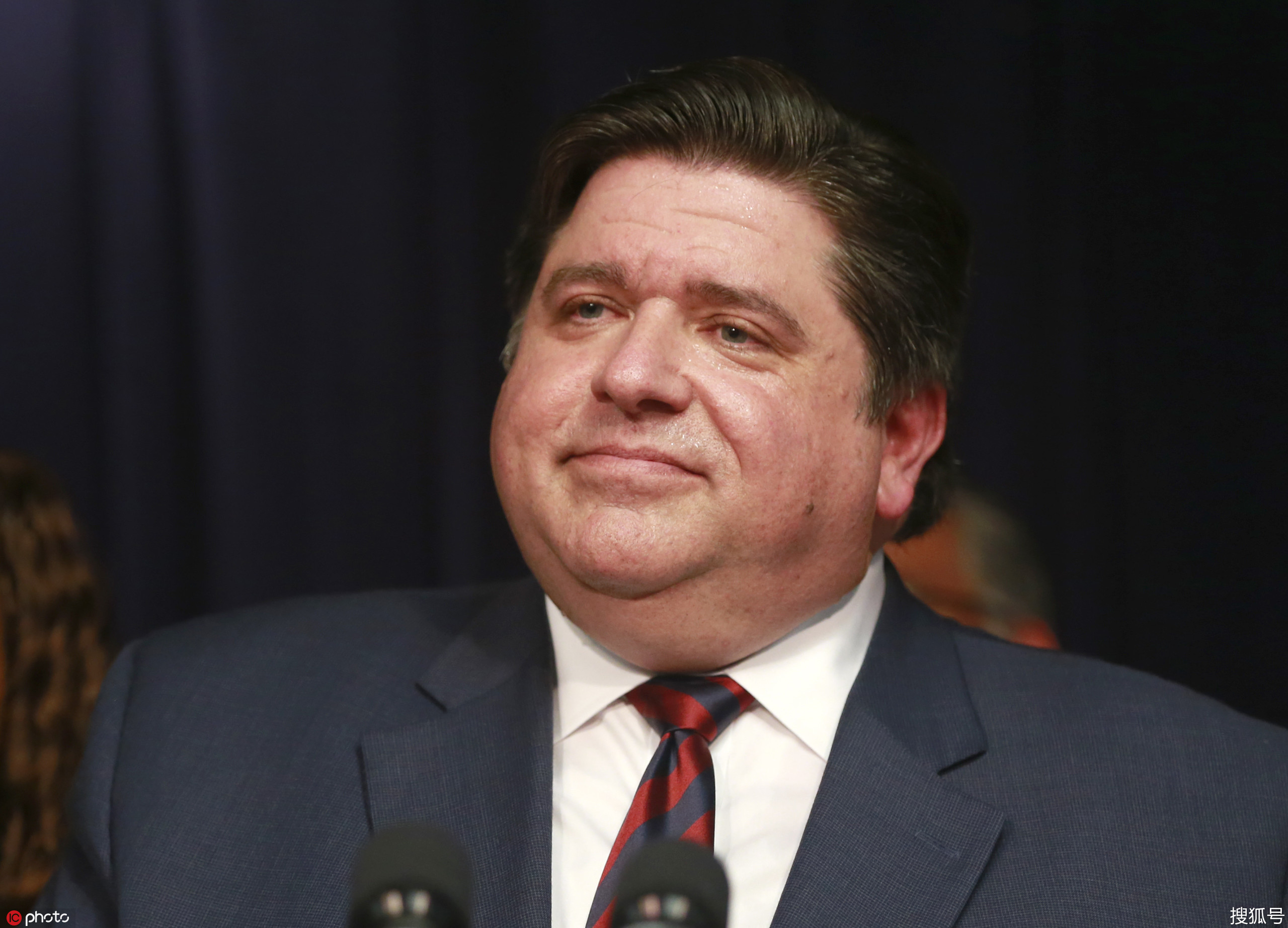 美伊利诺伊州签署堕胎权保护法案:我们信任女性