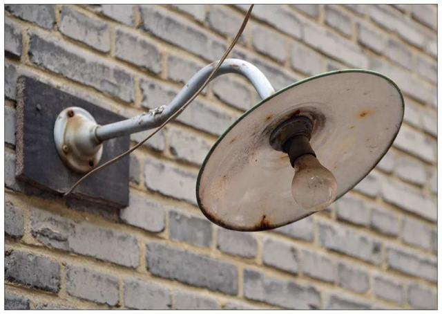 小城旧事路灯下作者徐景洲