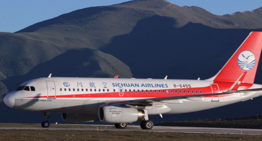 a319客机安全平稳降落在格萨尔机场此次验证试飞工作由四川航空验证