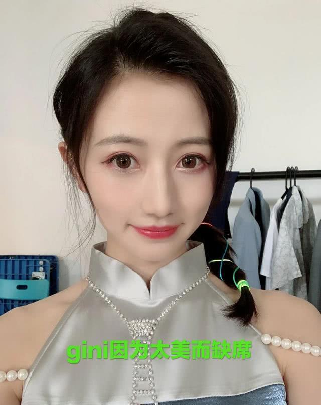 首先是正赛解说,瓶子,李九和gemini这三个人没有变.