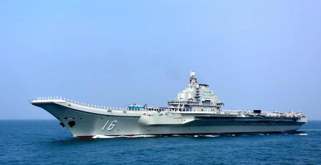 中国海军辽宁舰编队的舰艇配置是保障第一次远洋训练的成功关键