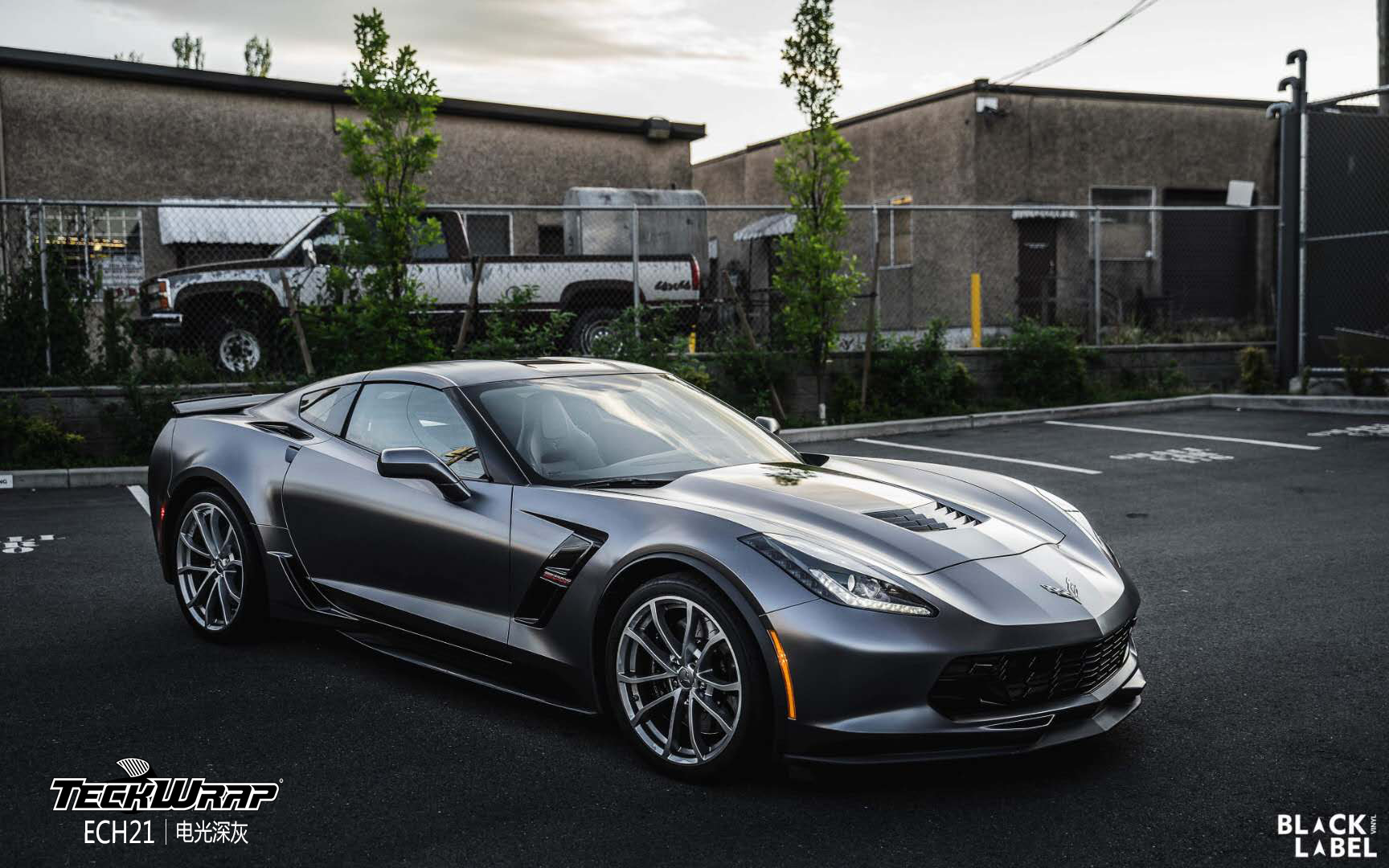 科尔维特汽车改色贴膜teckwrap美国秃鹰ech21电光深灰