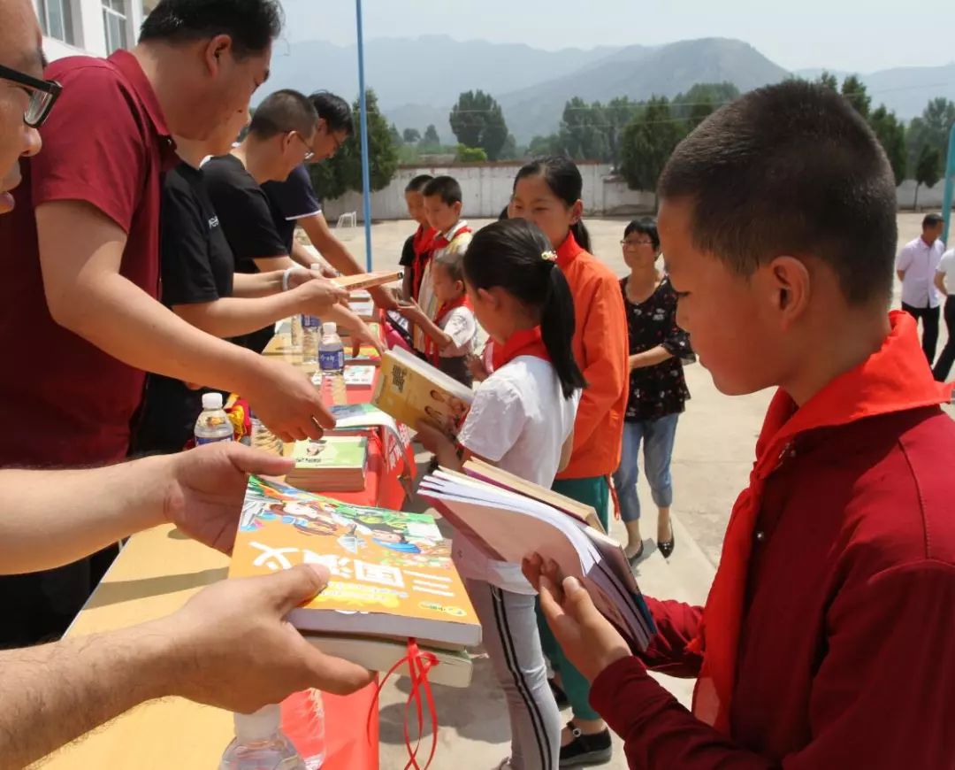 最后,邮储银行山纺支行,盛世娇子幼负责人表示今后仍将继续致力于公益