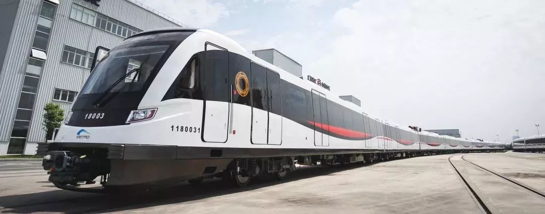 成都最快地铁18号线列车正式亮相时速可达140kmh