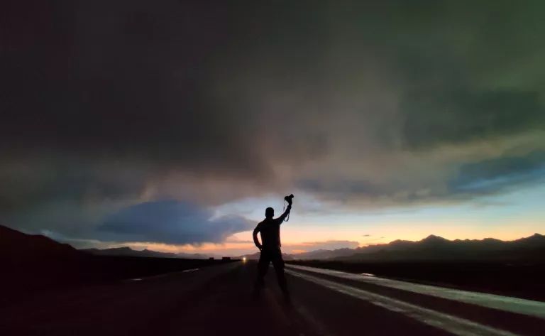 其实也玩不上什么技巧,摄影很多时候都在等待,等待一束光,等待一只鸟