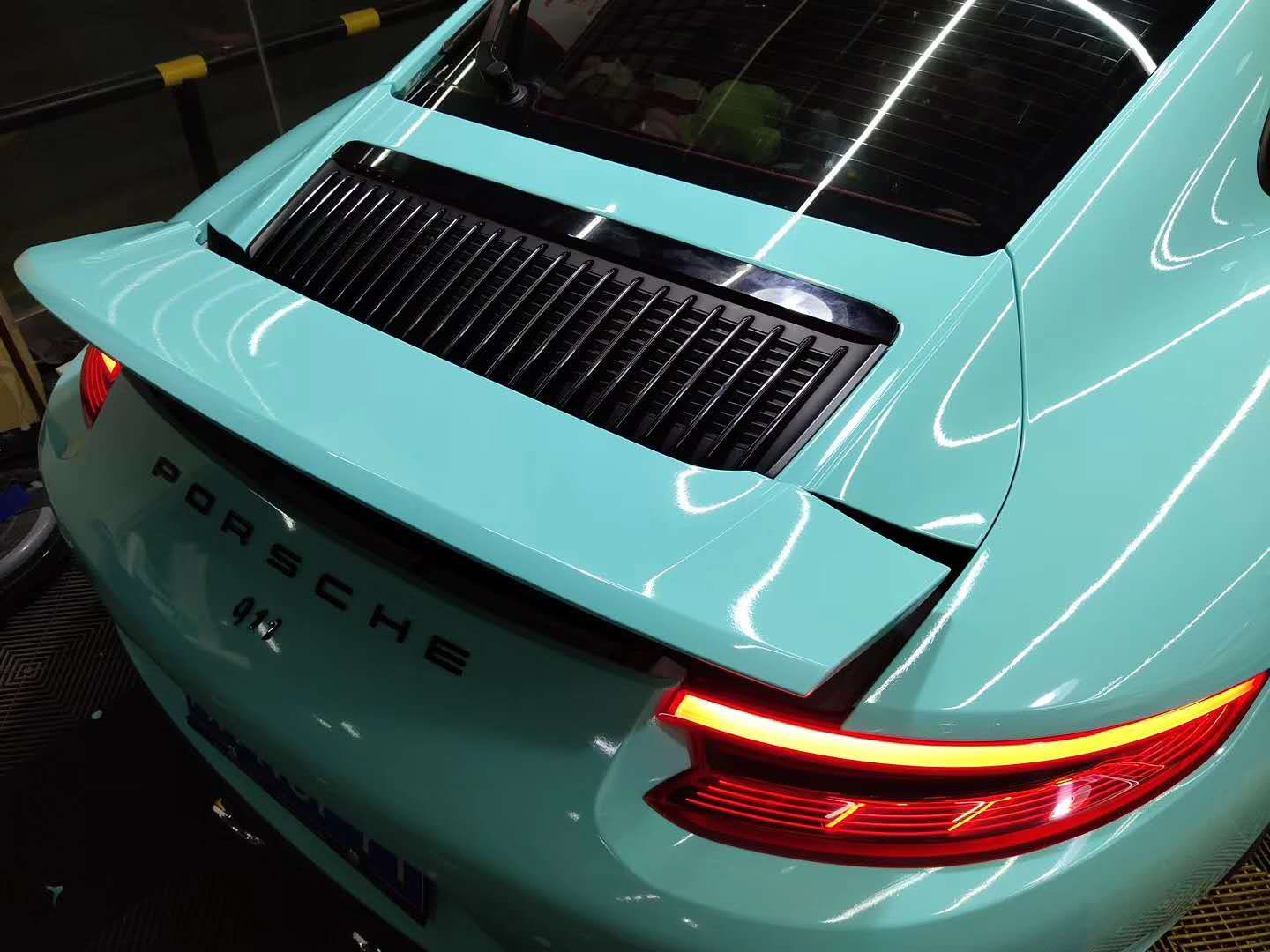 只为她那一丝微笑保时捷911改色亮蒂芙尼蓝