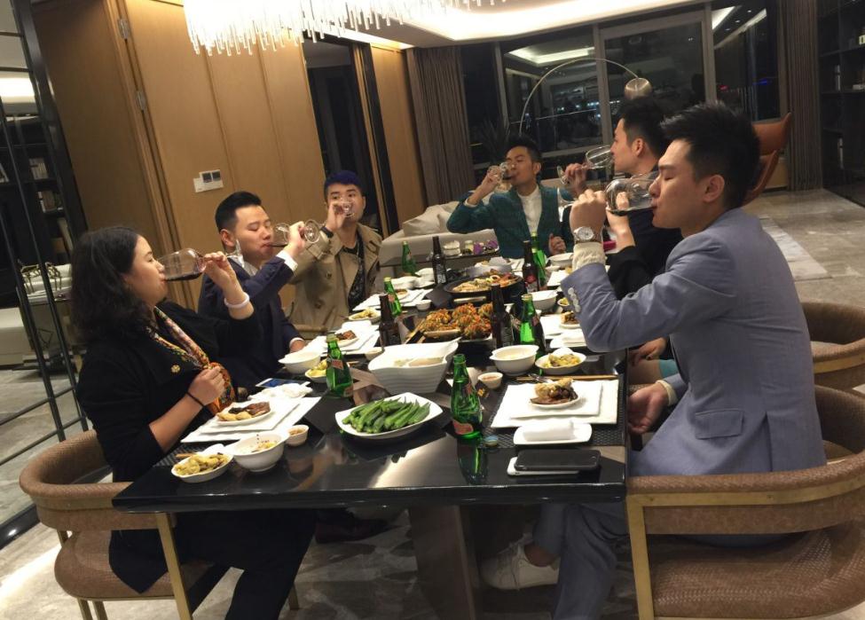 有钱人的饭局要不要参加选错的很可能沦为刘强东的第四个女人