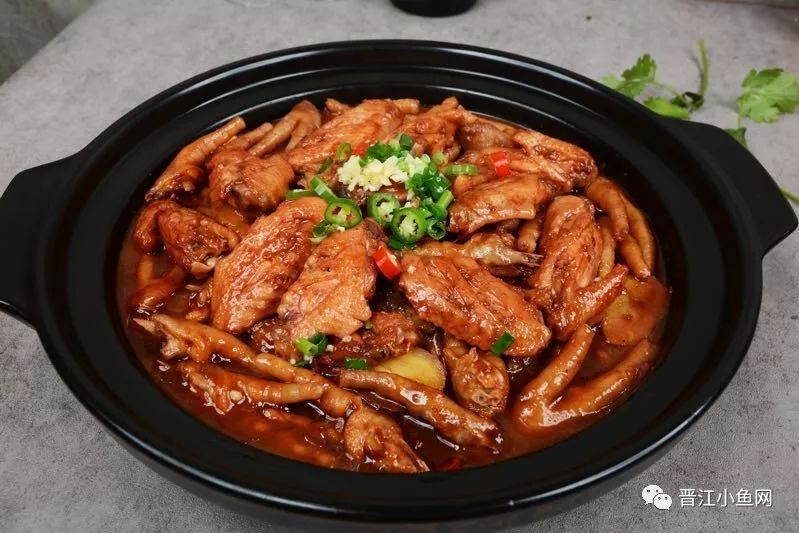 选用的牛蛙个头大不说,分量还超给力浸满酱汁诱人极了!每