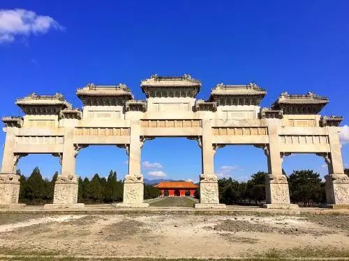 规模最大,体系最完整的古帝陵建筑,共建有皇陵五座—顺治帝的孝陵