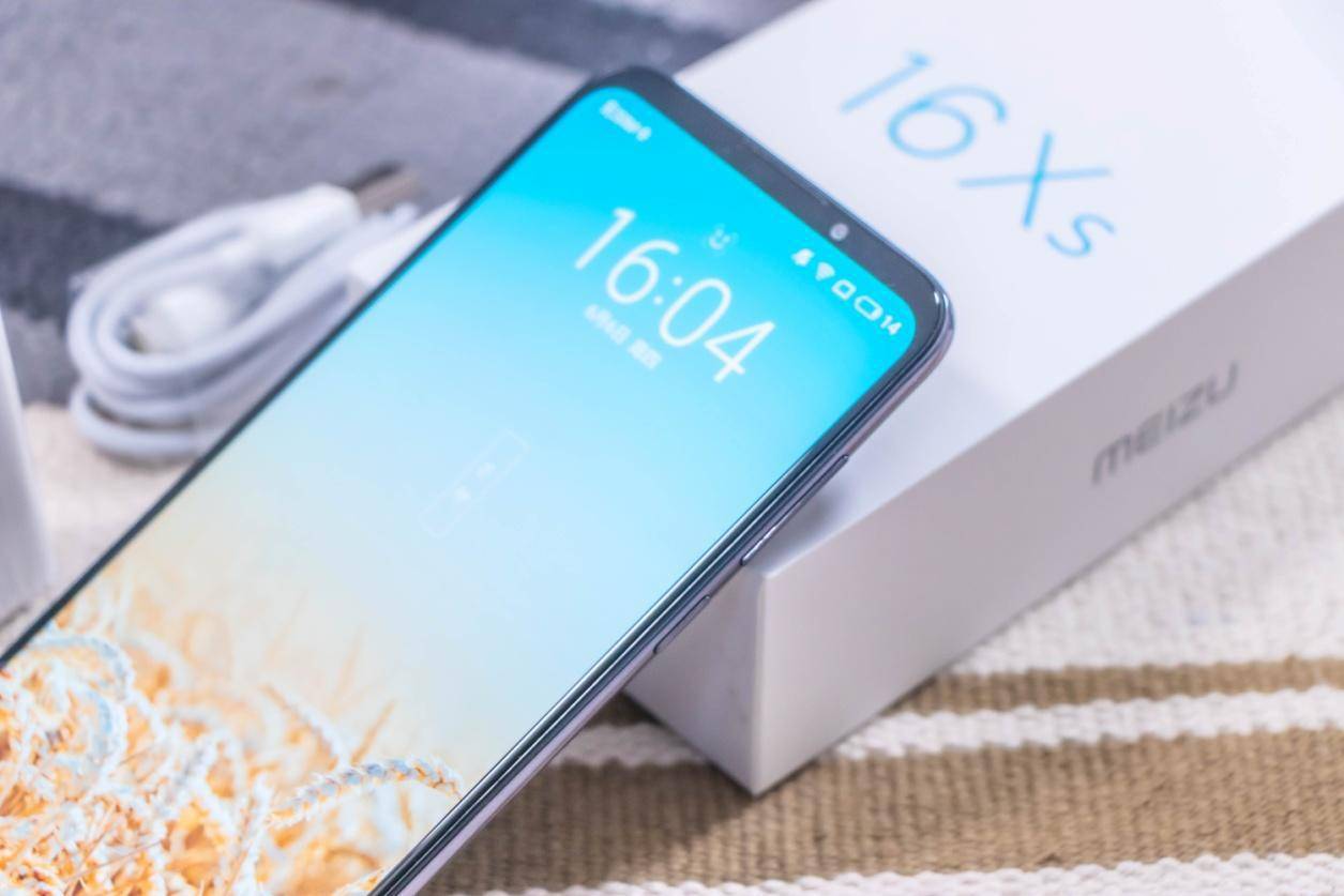 魅族16xs体验千元价位首款4000毫安屏下指纹后置三摄实力派