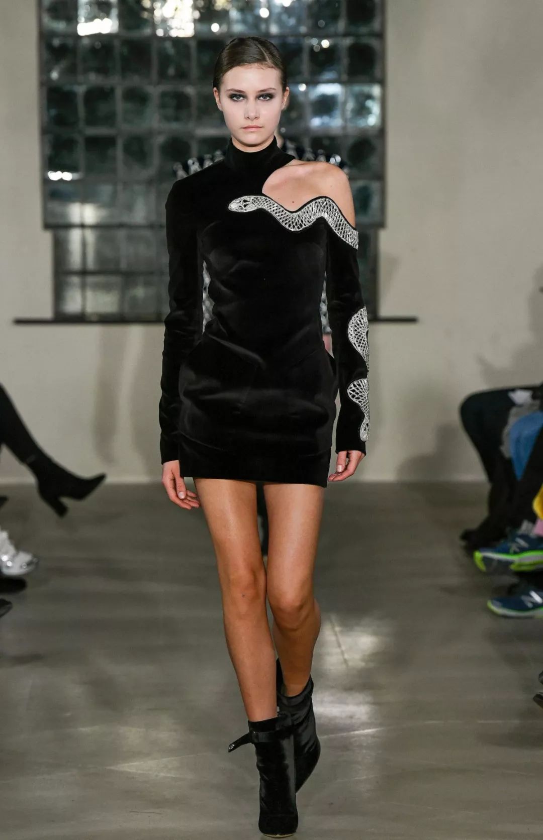 你花费那么多心思设计一件衣服却比不上一个有趣的细节