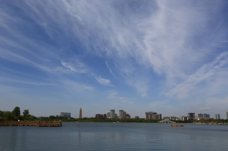 "宁夏川,两头子尖,东靠黄河西靠贺兰山,金川银川米粮川.