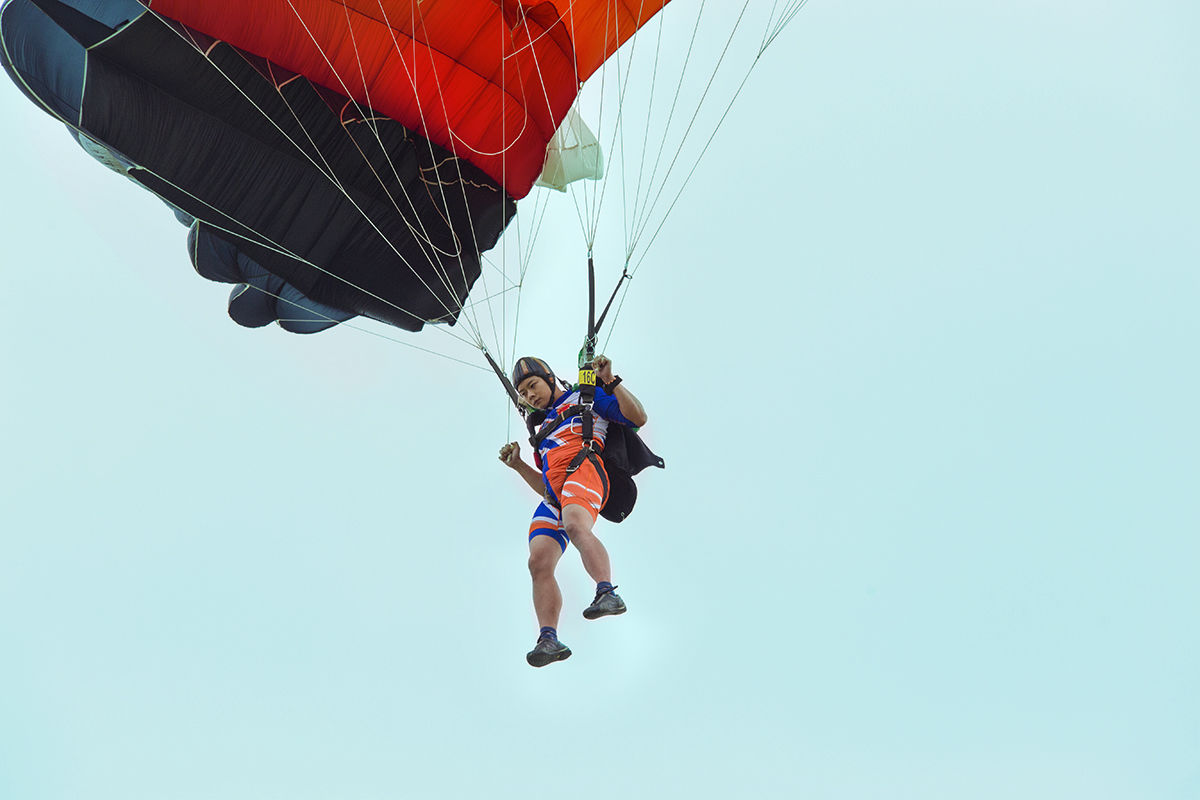 军运会跳伞项目测试赛在武汉开赛