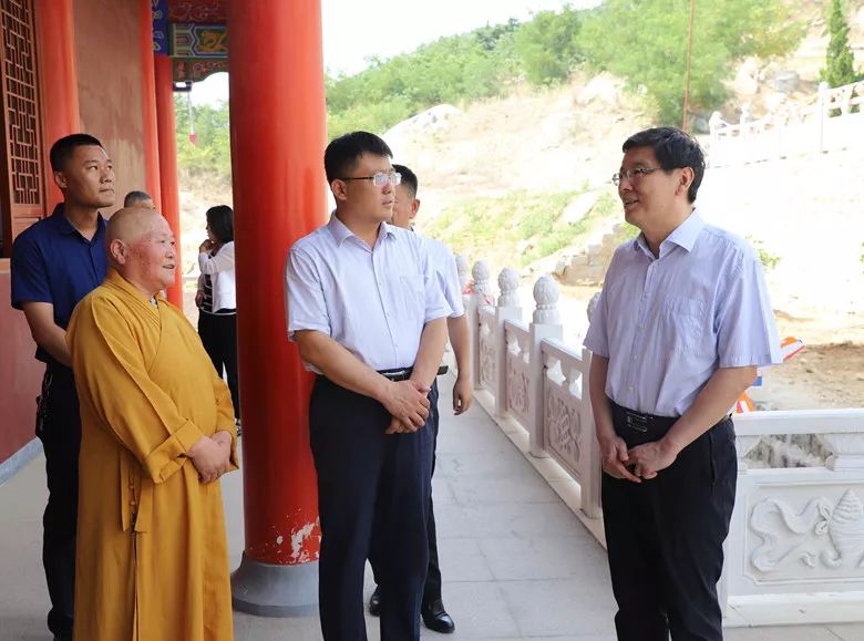 市社会主义学院副院长王原,邹城市委常委,统战部部长万庆军陪同调研