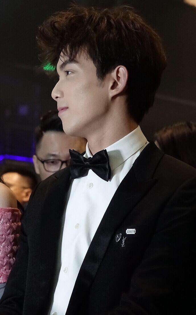 嘴突问题非常影响吴磊的侧颜啊.还是帅气的,但不再是无可挑剔.