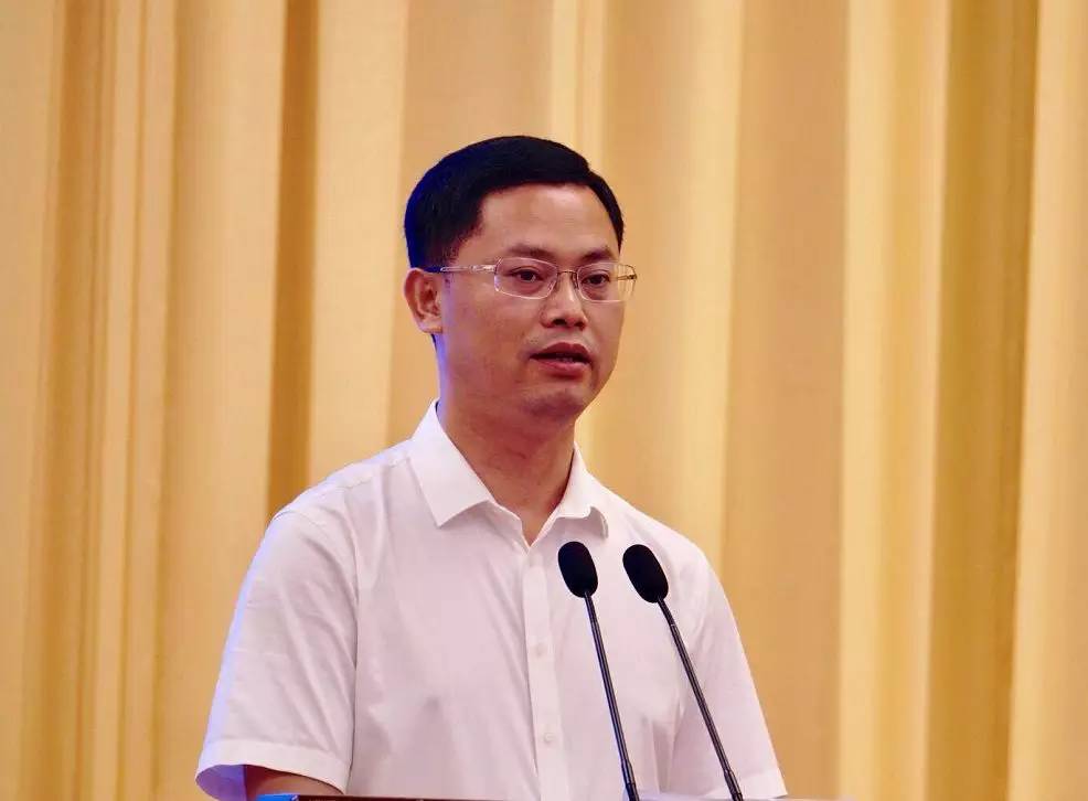 乐山市市委宣传部副部长,市文化广电旅游局党组书记陈林强随后,乐 