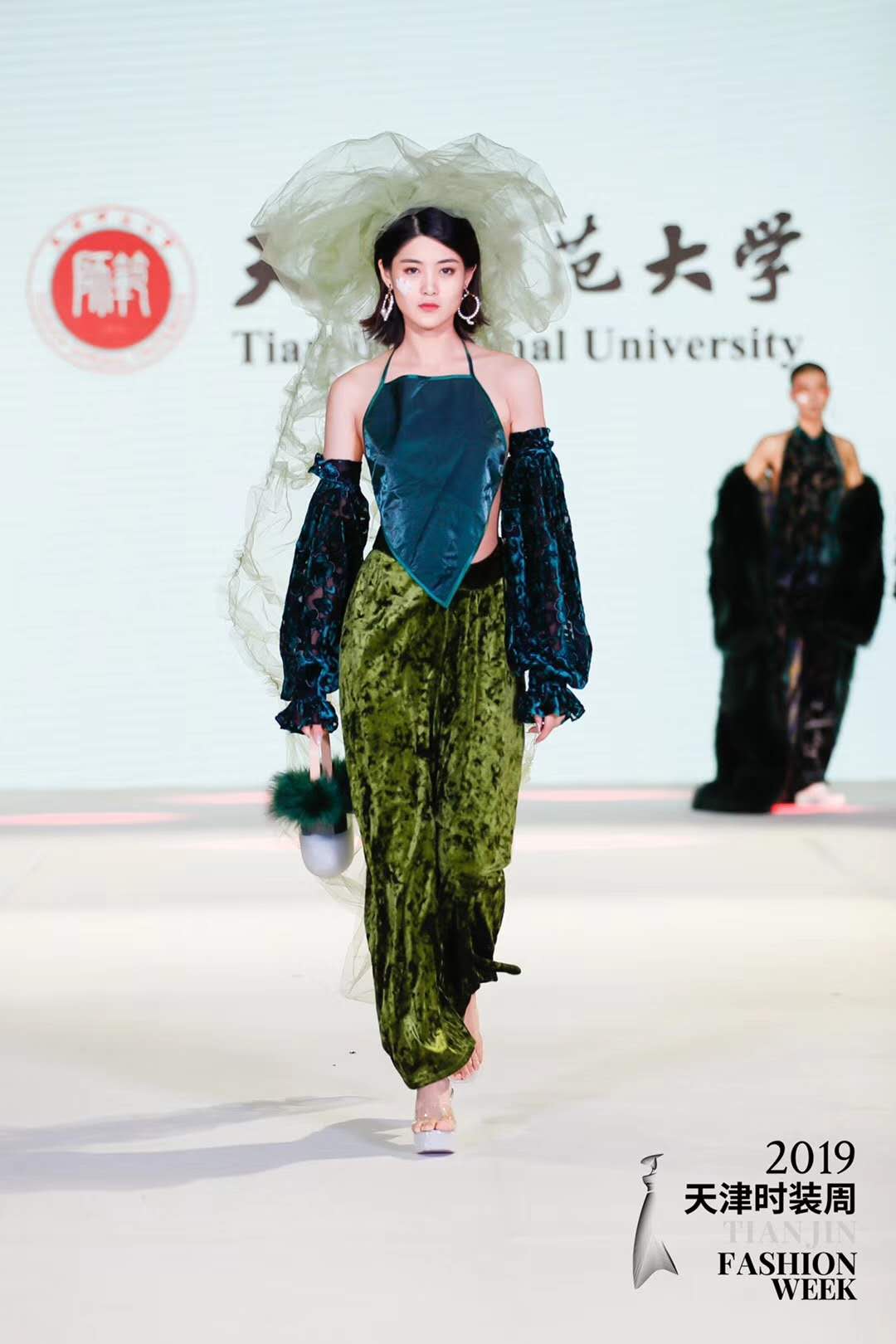 杨雨露助阵2019天津时装周#天津师范大学#专场