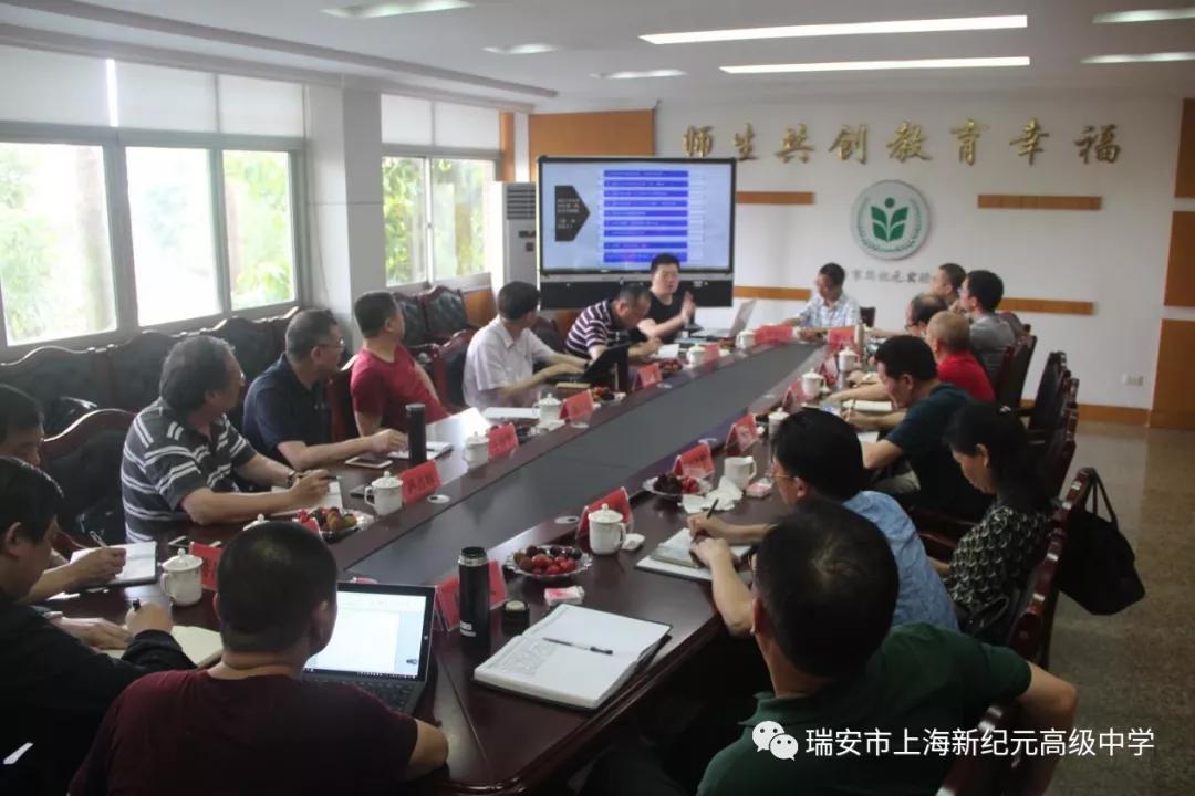 北大博士李伟源先生讲学11月6日早上,北京大学陈惠君教授莅临新纪元