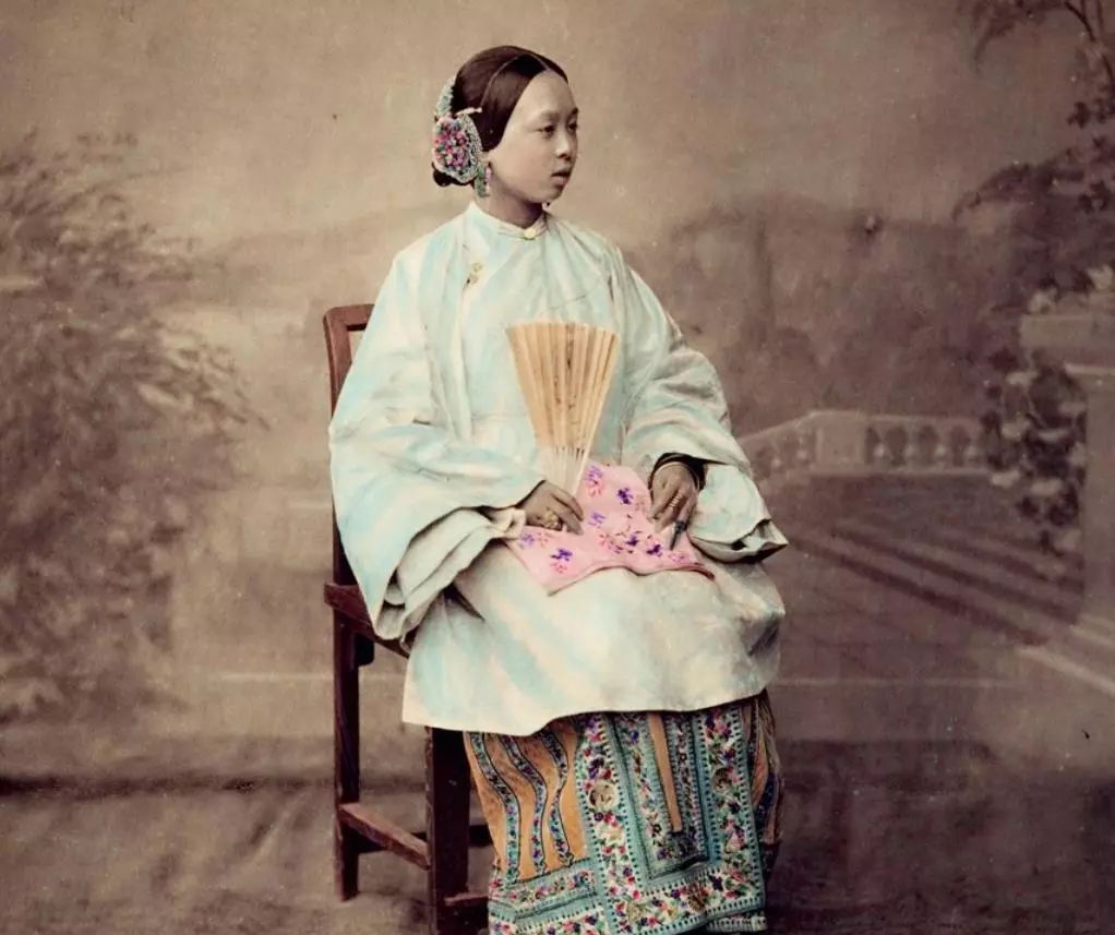 清朝女性服饰特点图片