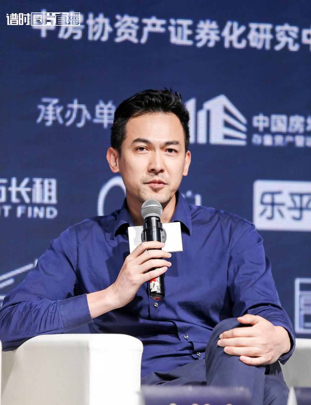 麦家公寓董事长曾添获得第四届中国房地产领袖峰会年度领袖人物
