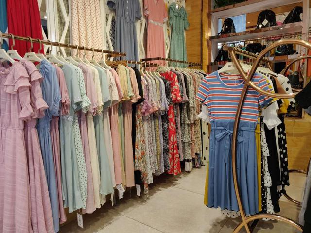 广州石井10000平方服装批发仓库!