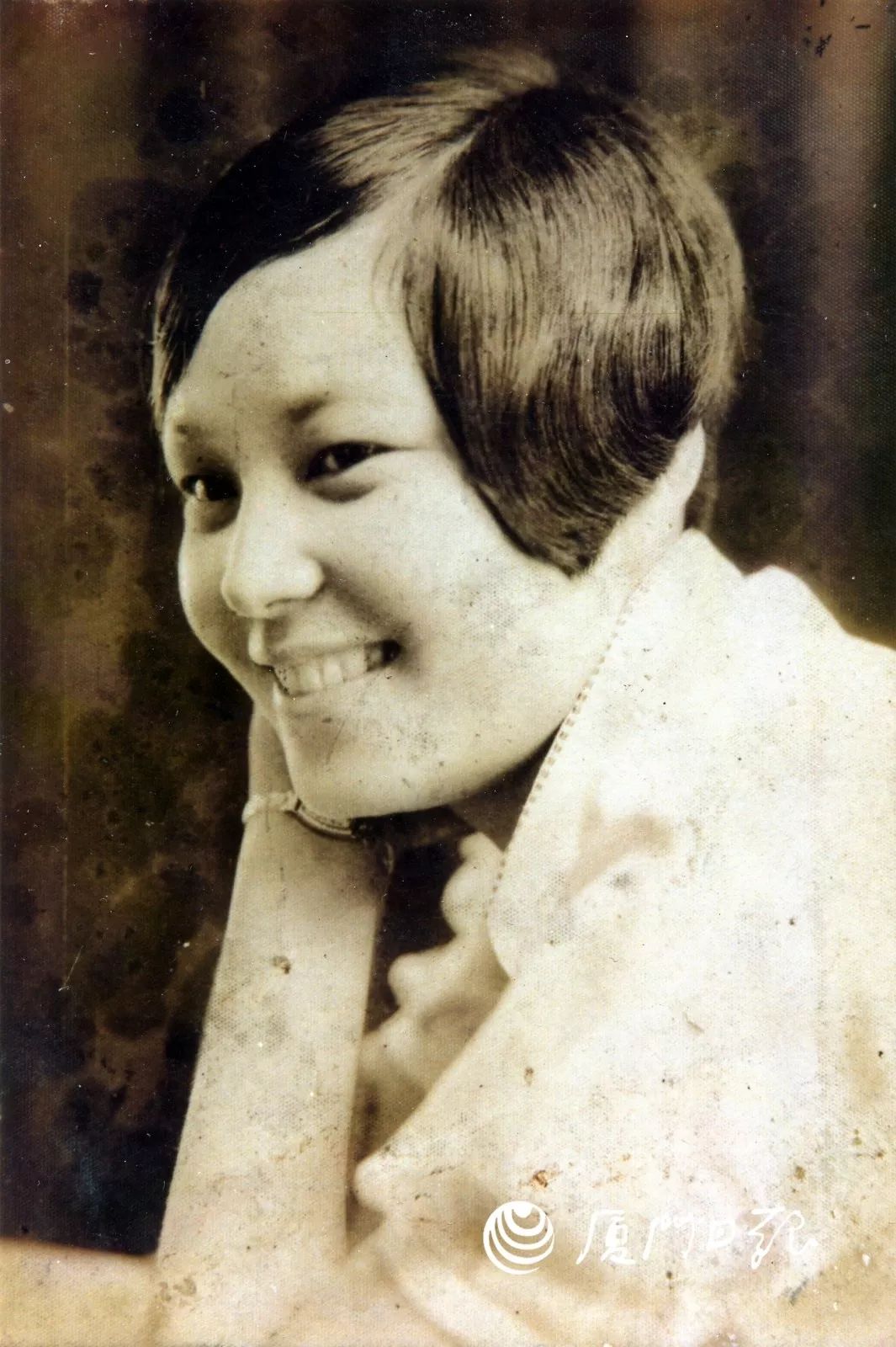 猜测为主人翁父母李择土与陈素娟的结婚照此外,相册里还有可能是主人